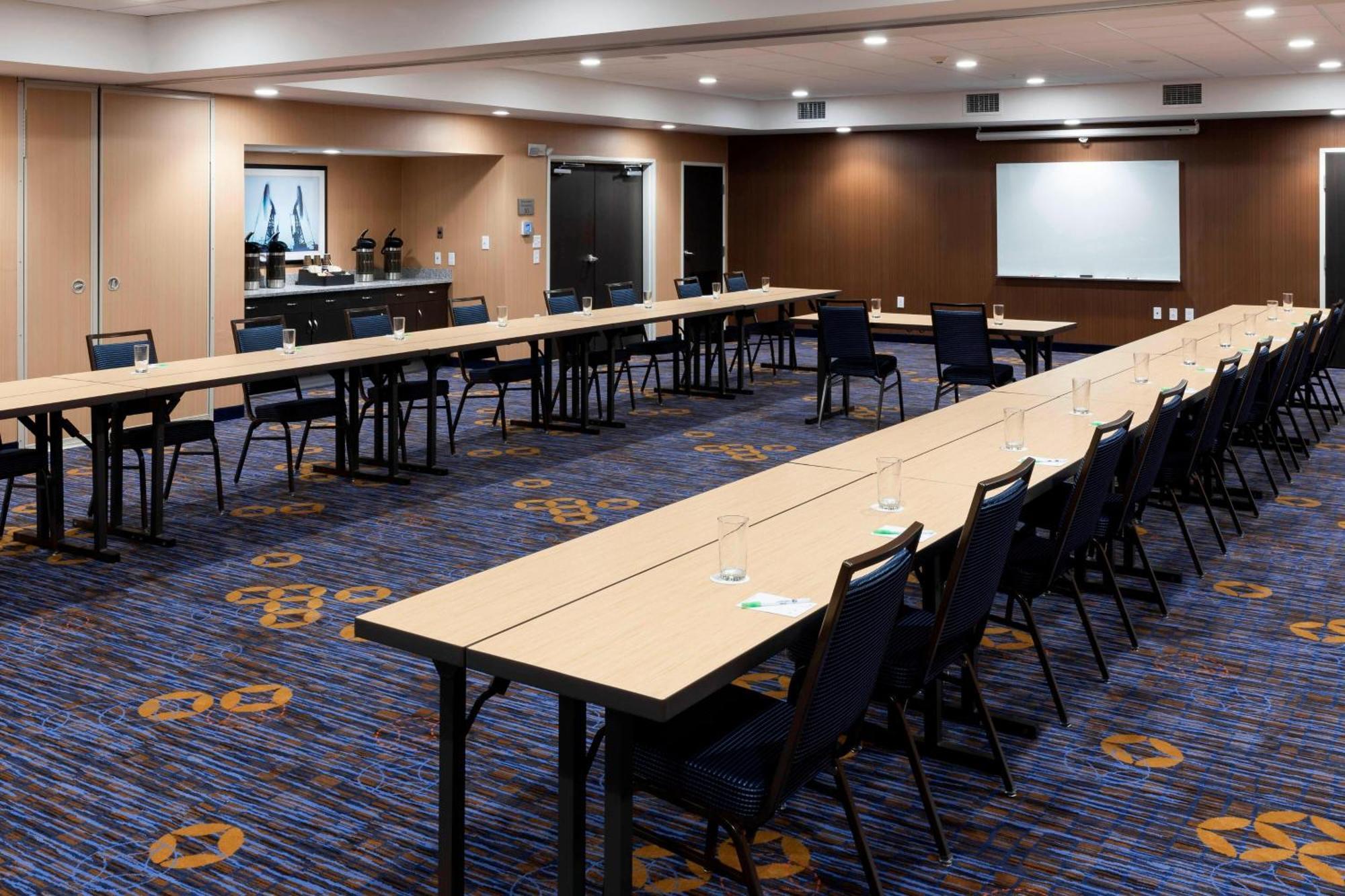 Отель Courtyard By Marriott Houston North/Shenandoah Зе-Вудлендс Экстерьер фото