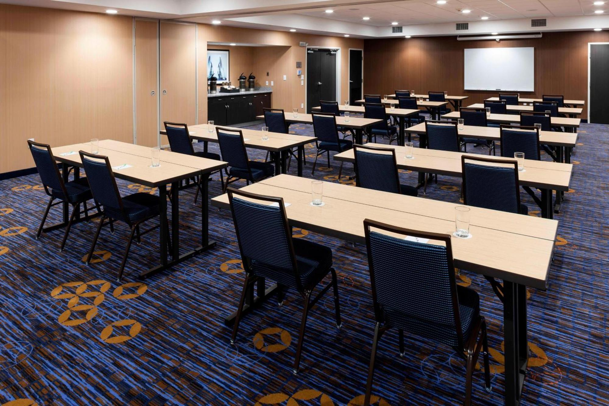 Отель Courtyard By Marriott Houston North/Shenandoah Зе-Вудлендс Экстерьер фото