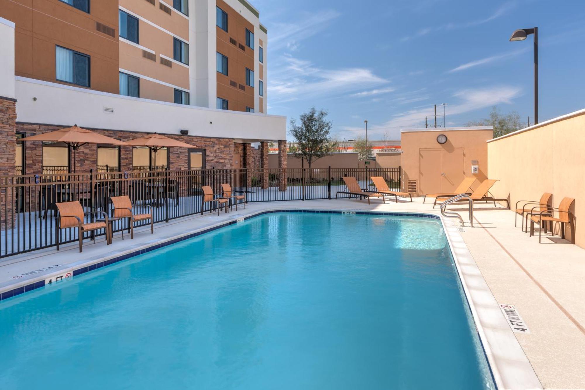 Отель Courtyard By Marriott Houston North/Shenandoah Зе-Вудлендс Экстерьер фото