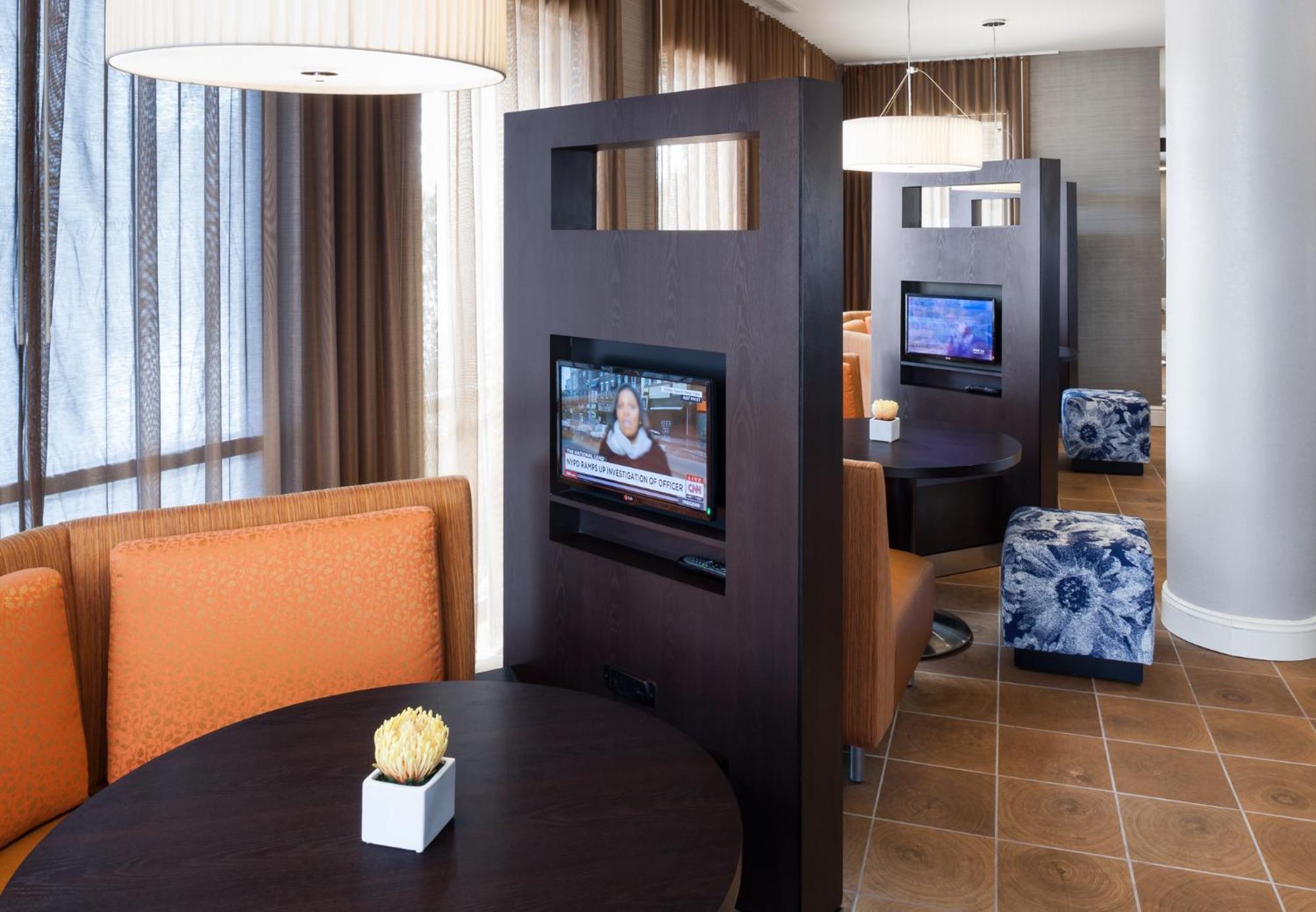Отель Courtyard By Marriott Houston North/Shenandoah Зе-Вудлендс Экстерьер фото