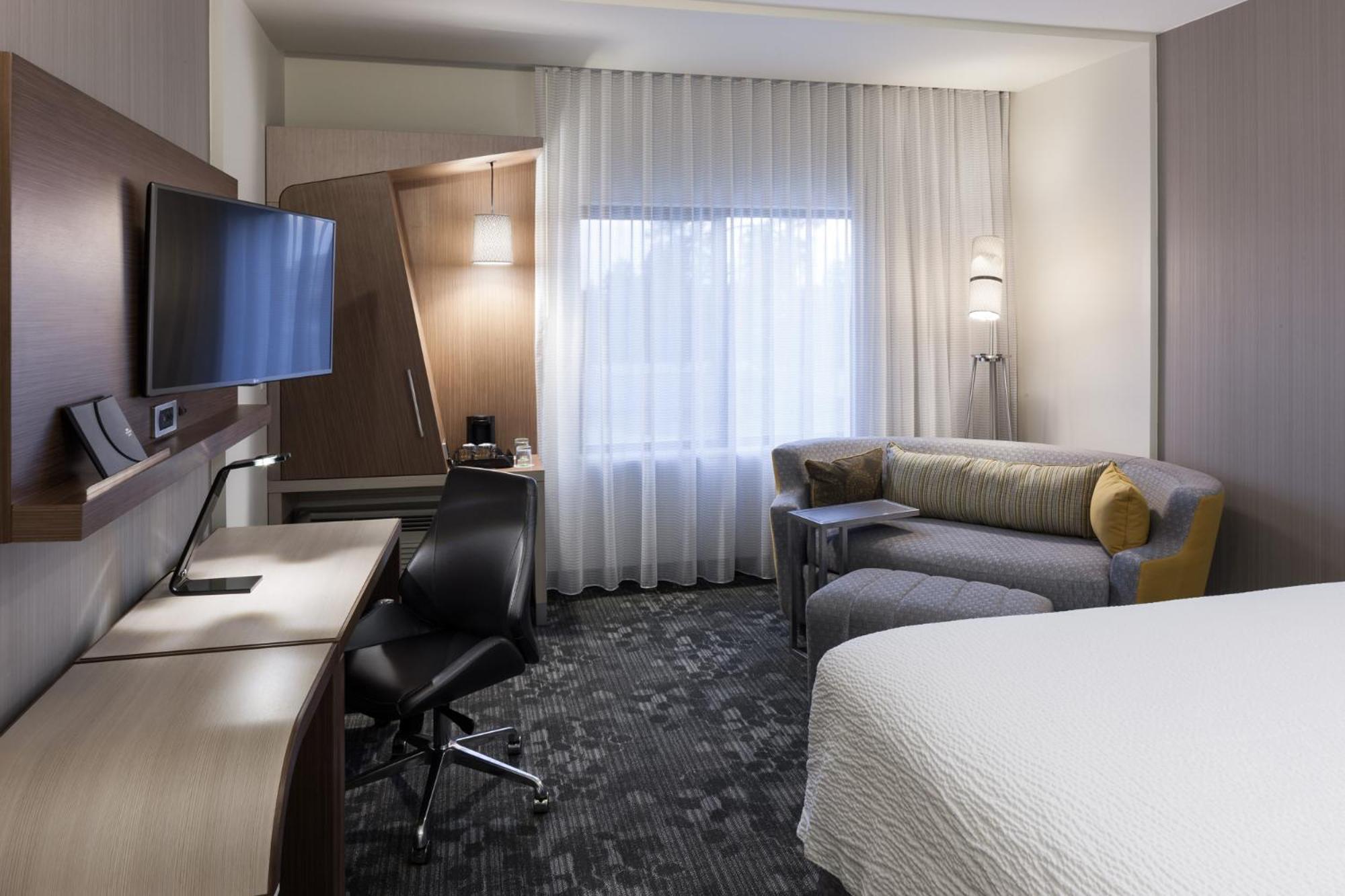 Отель Courtyard By Marriott Houston North/Shenandoah Зе-Вудлендс Экстерьер фото
