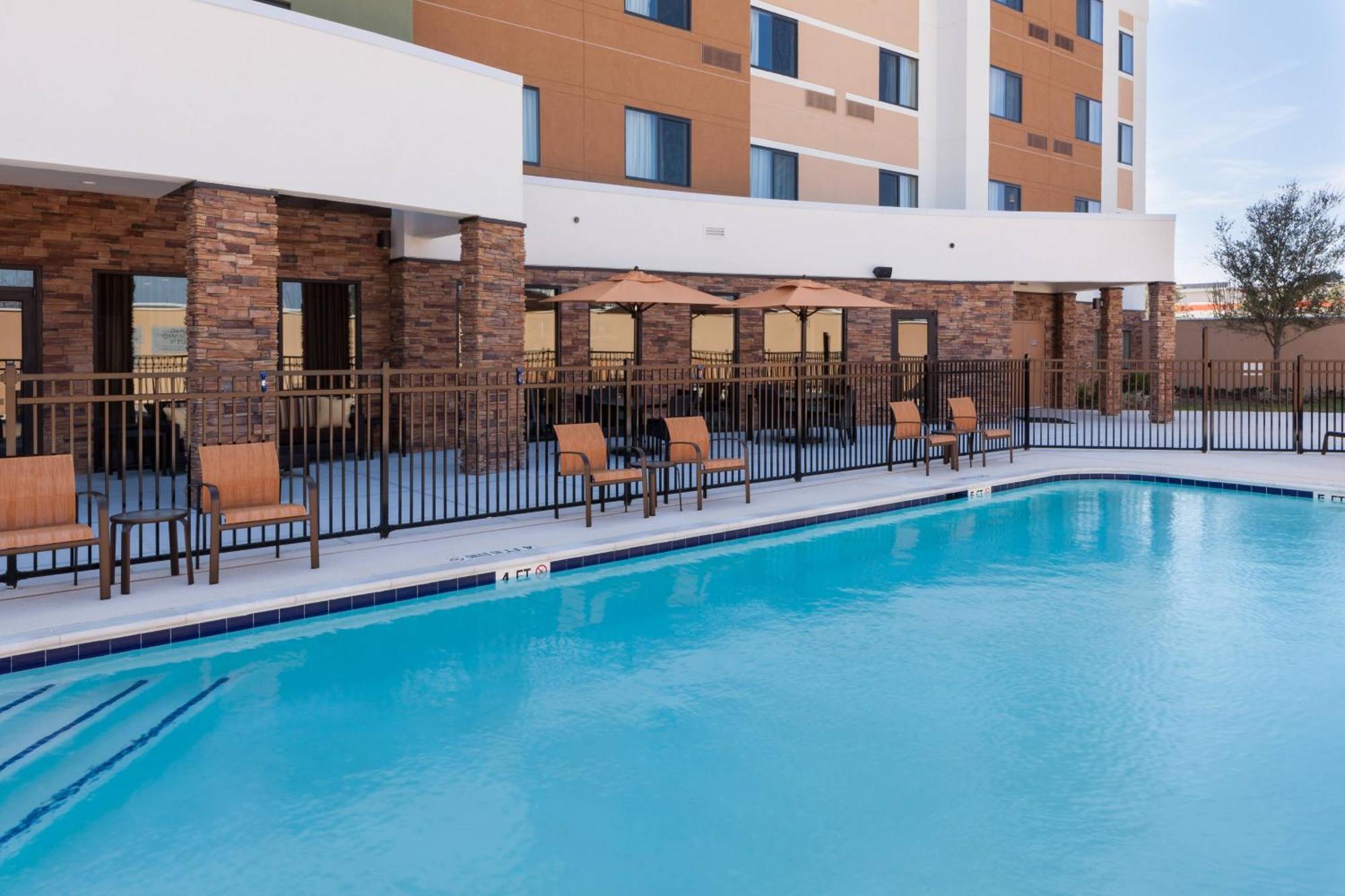Отель Courtyard By Marriott Houston North/Shenandoah Зе-Вудлендс Экстерьер фото