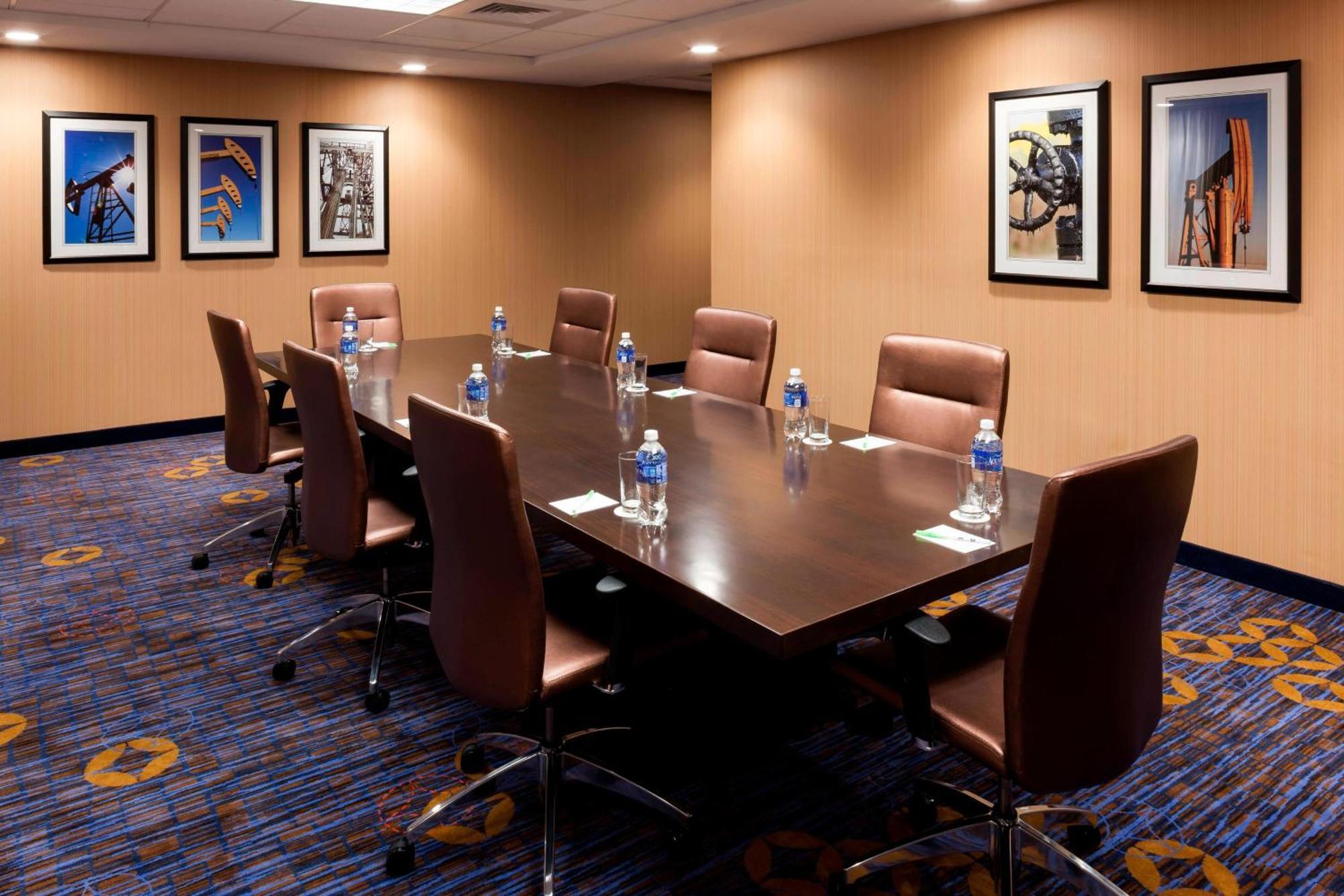 Отель Courtyard By Marriott Houston North/Shenandoah Зе-Вудлендс Экстерьер фото