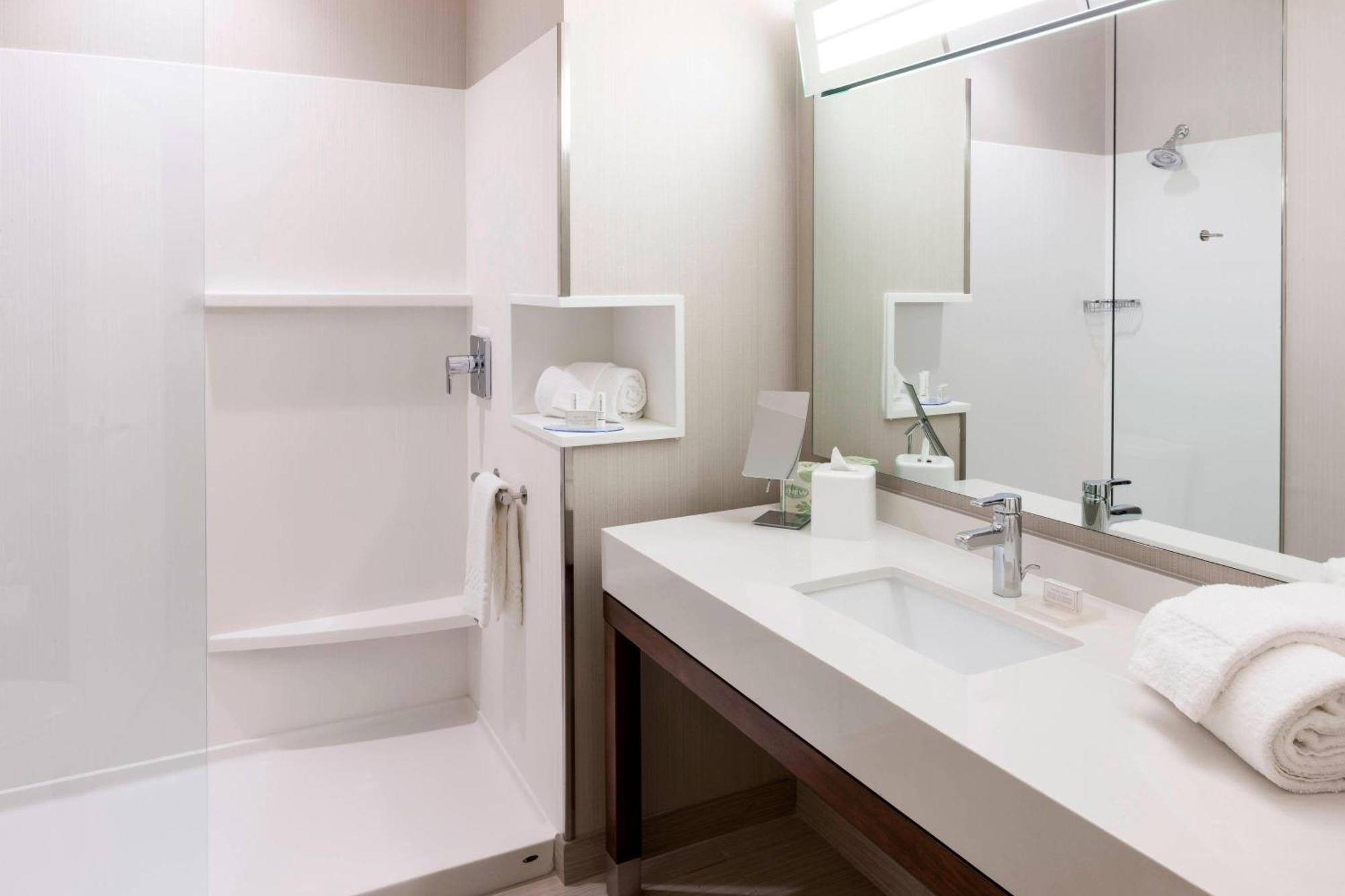 Отель Courtyard By Marriott Houston North/Shenandoah Зе-Вудлендс Экстерьер фото