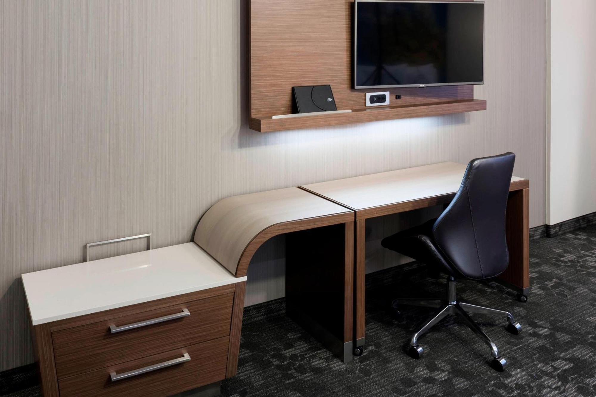 Отель Courtyard By Marriott Houston North/Shenandoah Зе-Вудлендс Экстерьер фото